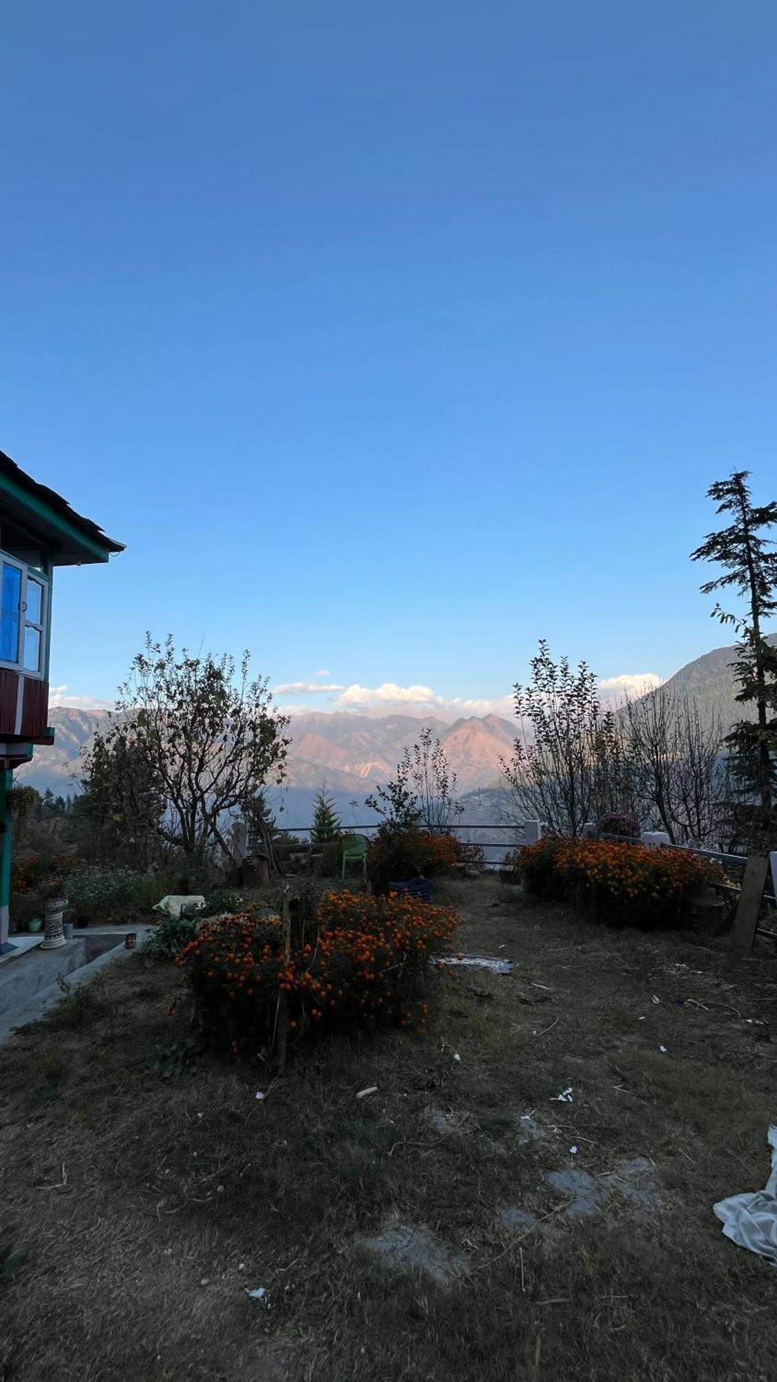 Mountain Eyrie 호텔 Banjār 외부 사진