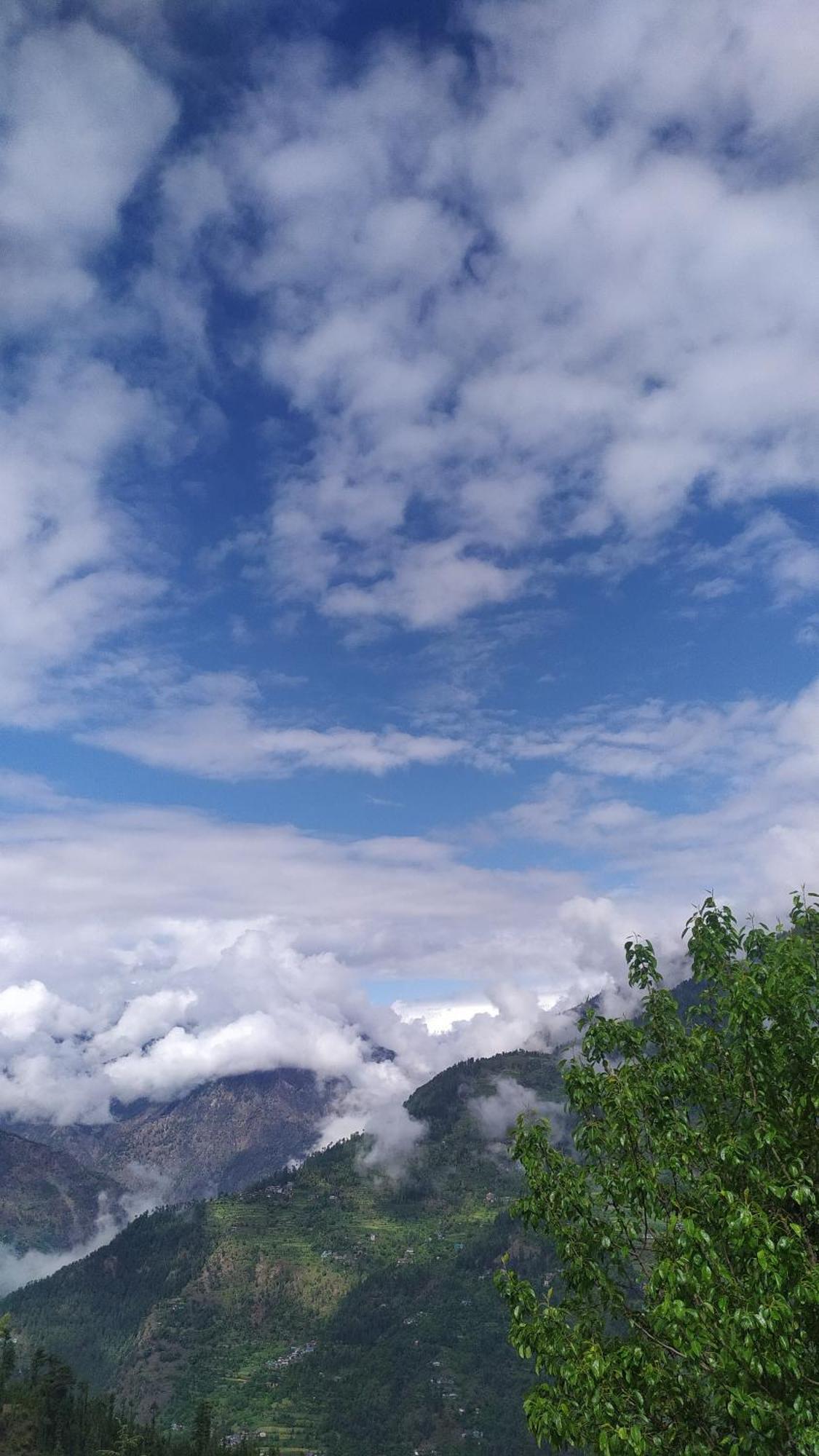 Mountain Eyrie 호텔 Banjār 외부 사진